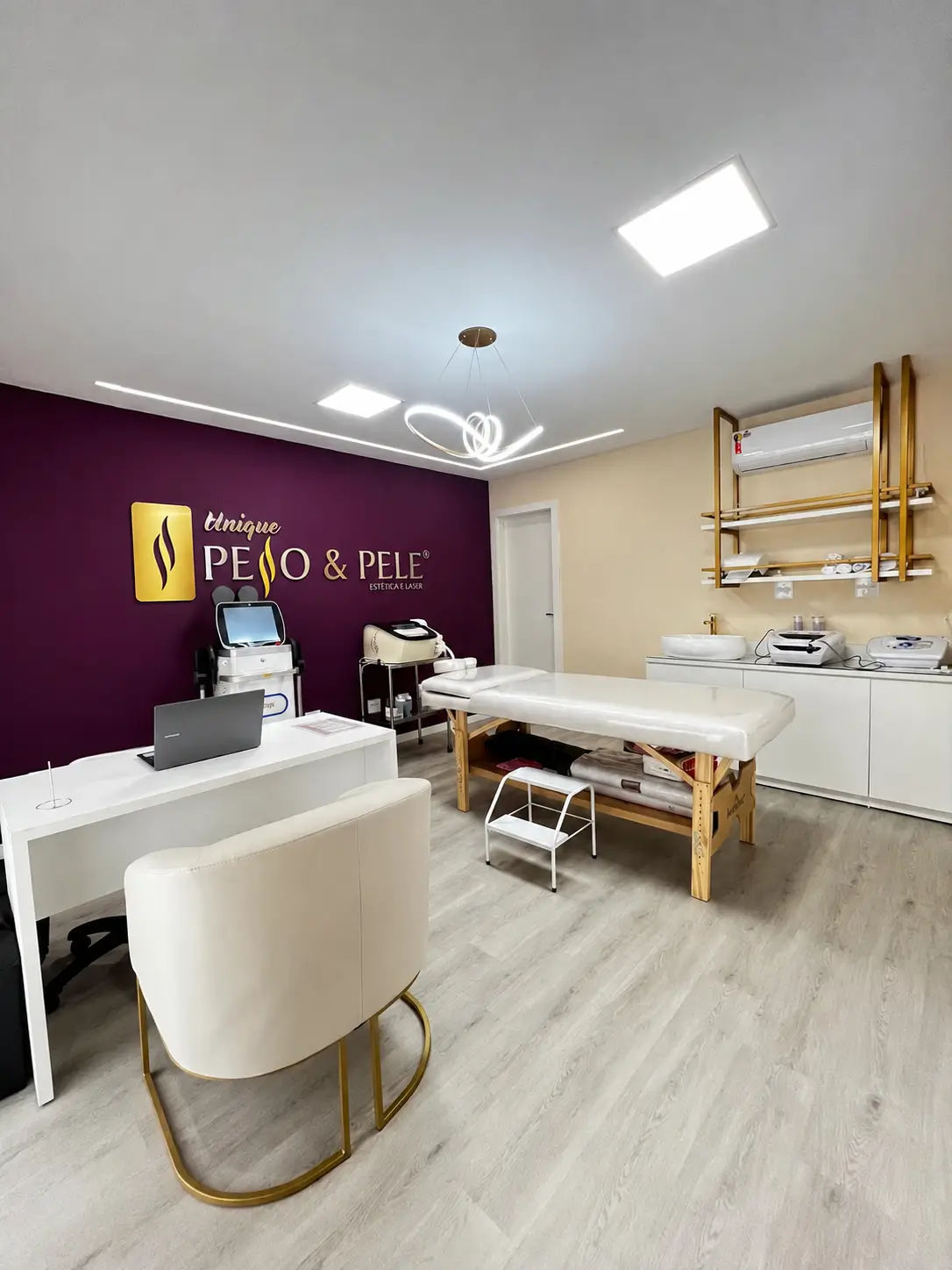 Sala de atendimento da clínica Unique Pelo e Pele